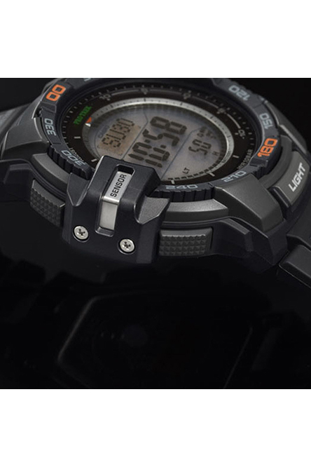PRG-270-1ER-casio-digitalni-protrek-rucni-sat-kuciste-izbliza