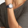 Ženski-sat-Casio-kolekcija-LWA-300H-2EVEF-ruka